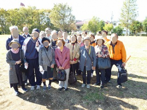  　　　     柏公園で参加者の皆様と♪