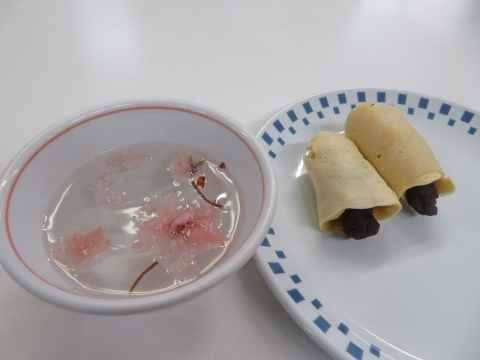 桜茶＆あんこ巻き！