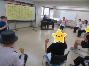 みんなで体操！のびのび～！