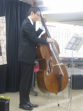 コントラバス　八尋さん