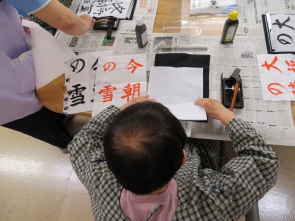 手慣れた手つきでスイスイと。